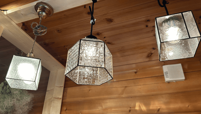 型板ガラスをステンドグラスに再生した作品 型板ガラスをステンドグラスランプに再生した作品